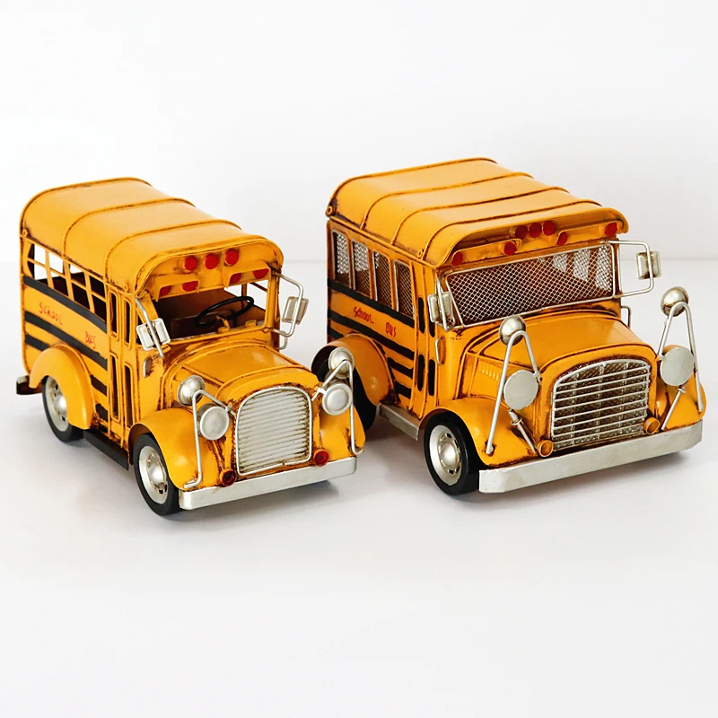 Geležies lapas mokyklos autobuso modelį 